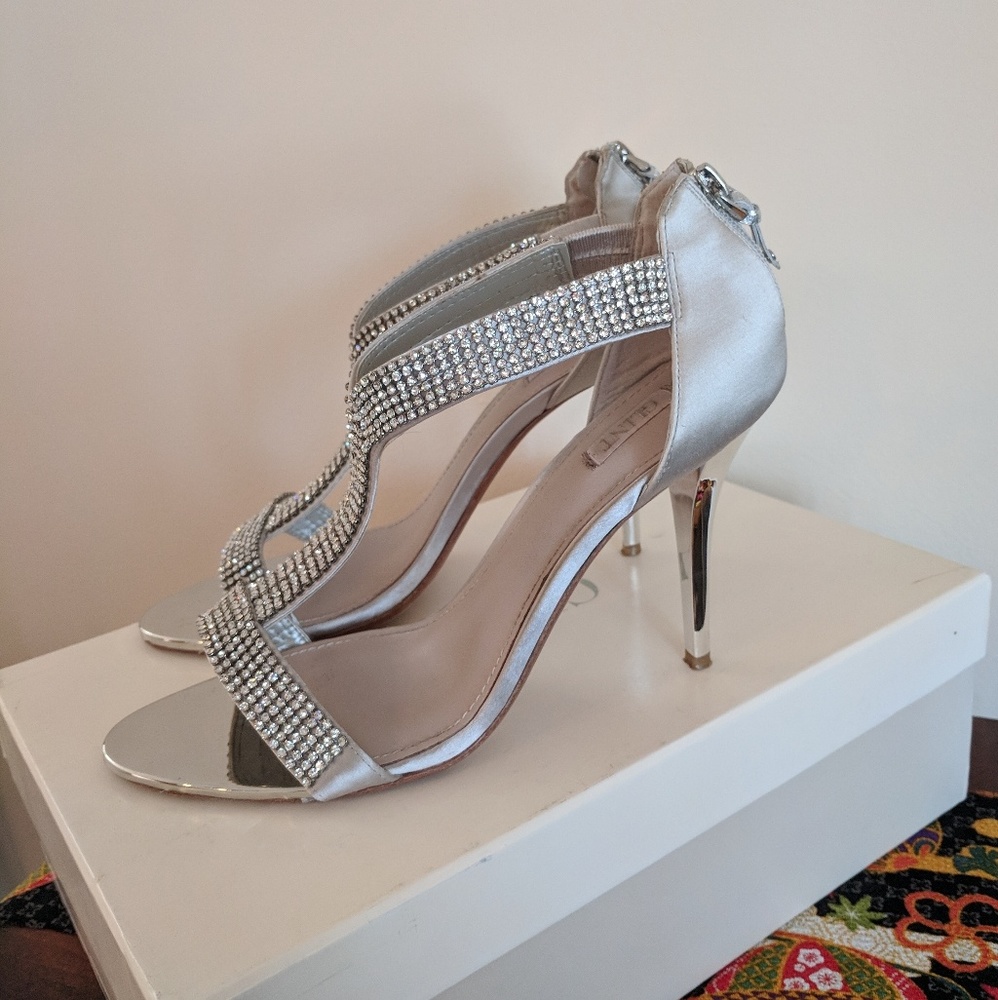 8M Glint Diamond Studded Heels - Picture 3 of 4